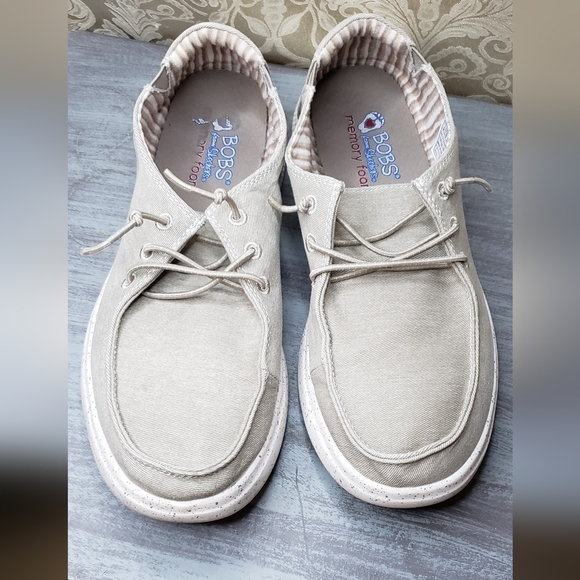 BOBS from Skechers Shoes - BOBS from Skechers Tan canvas loafers women's size 9 (sa211)